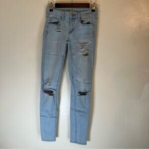 American Eagle Women’s Mid Rise Skinny Jeans Light Wash Distressed